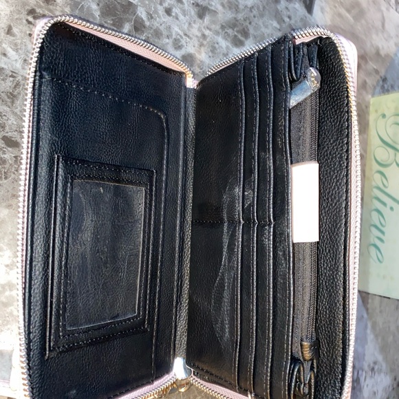 NWOT Betsy Johnson Wristlet - Picture 8 of 8